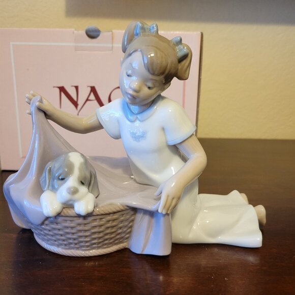 NAO by Lladro Figurine "It's Time to Sleep" Girl With Dog in Basket #1417 - Picture 7 of 9